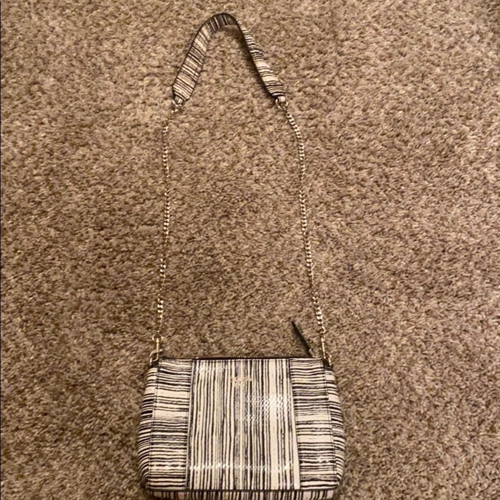 GUESS PURSE - Picture 3 of 5